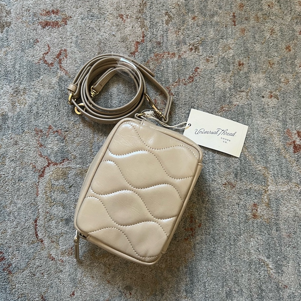 Universal Thread Beige Quilted Crossbody Bag